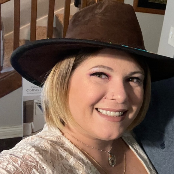 Meet your Posher, Paige - Picture 3 of 16